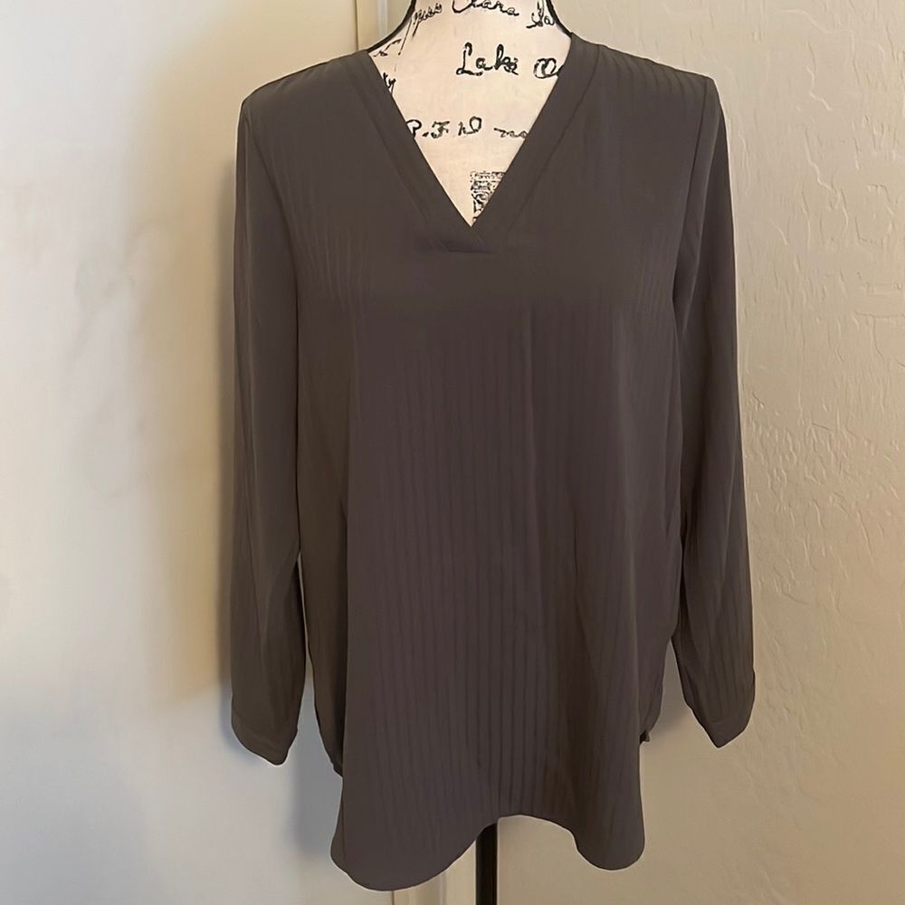 Adriana Papell Gray V-Neck Pullover Top Casual Event Office Business Casual